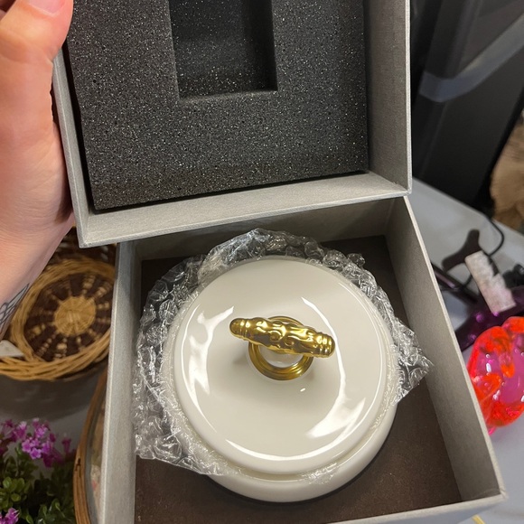 Katy Briscoe Home White and 24k Gold Jewelry/trinket Bowl - Picture 6 of 8